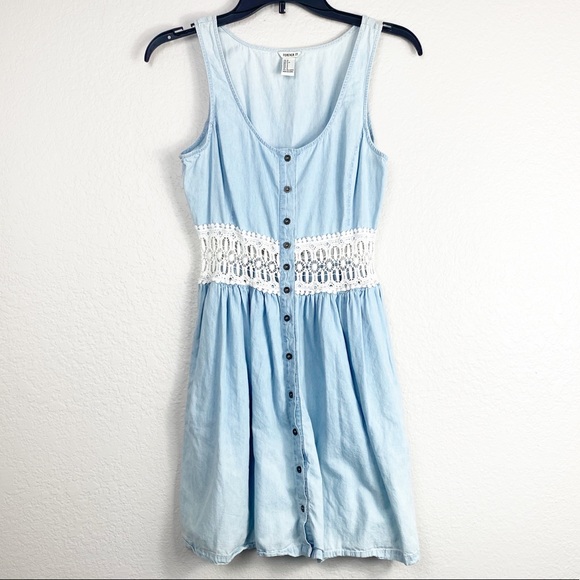 Forever 21 Dresses & Skirts - 🌻 3/$20 Forever 21 Acid Wash Eyelet Waist Dress